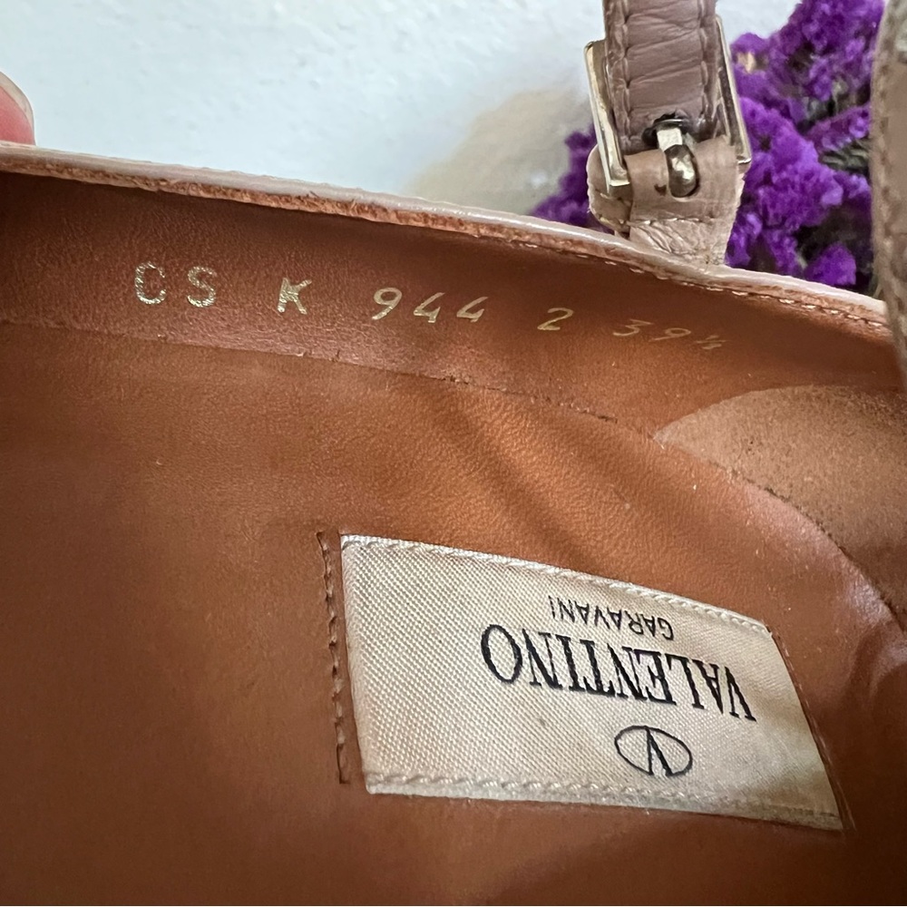 Valentino Garavani Nude Heels - Picture 15 of 16
